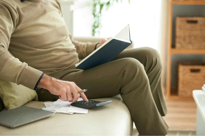 Posso receber benefício do INSS mesmo sem estar contribuindo?