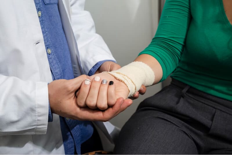 É possível trabalhar enquanto aguarda benefício por incapacidade?